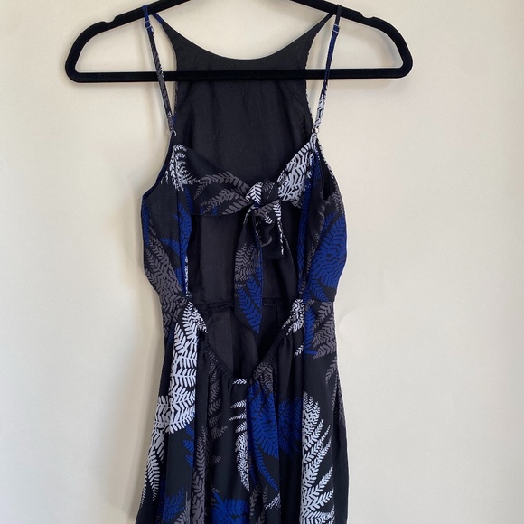 Halter Short flowy romper - Picture 2 of 4